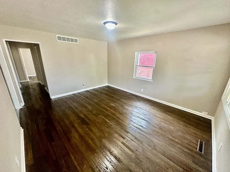 1329 Williams St — Photo 2
