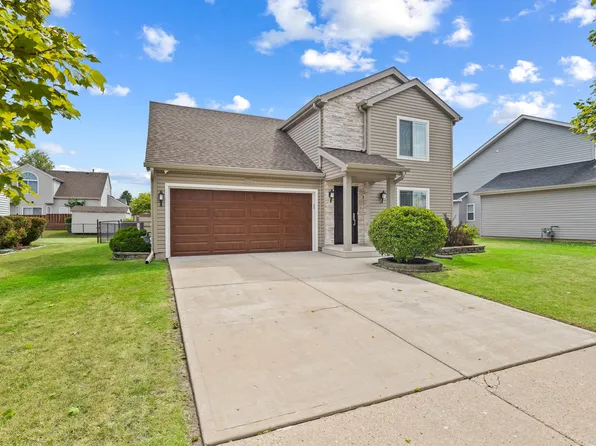 669 Fairview Ln, South Elgin, IL 60177