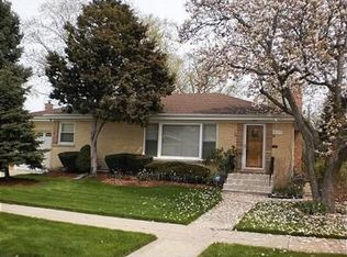 8119 E Prairie Rd, Skokie, IL 60076