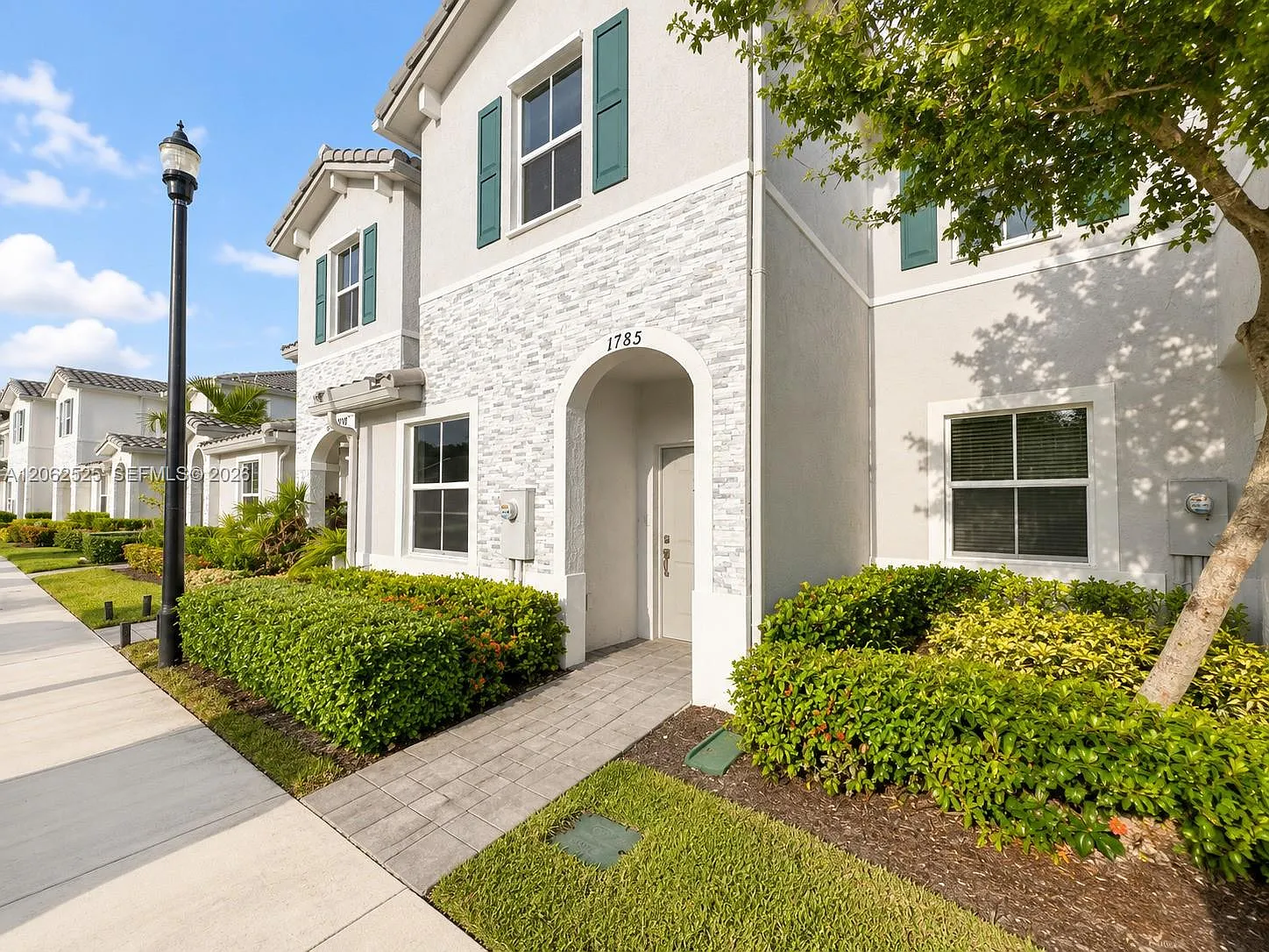 3 bed, 2.5 bath, 1545 sqft, $2,500 — Photo 1