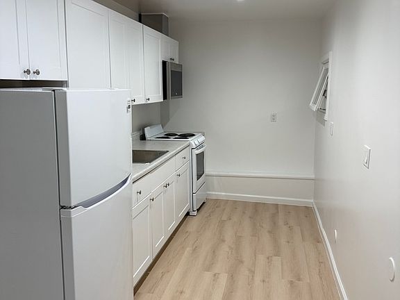 3rd image of 217 Beverly St #1