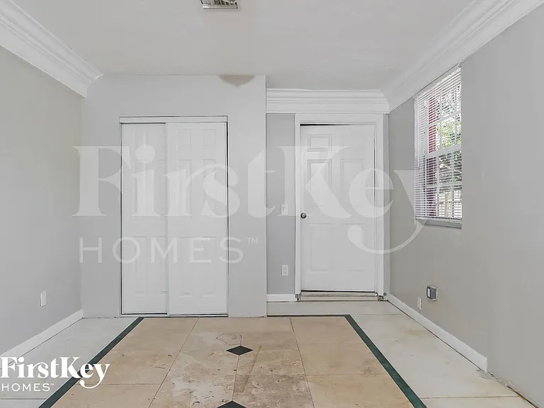 410 NE 26th Ave — Photo 12