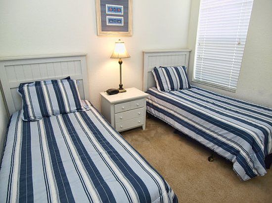 WH5P7756TS-twin-bedroom-2
