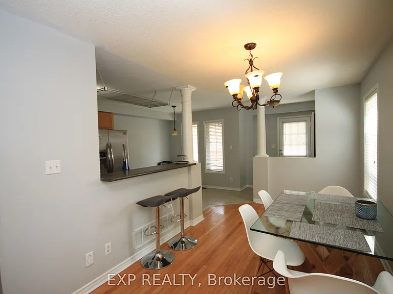 1318 Mowat Ln — Photo 7