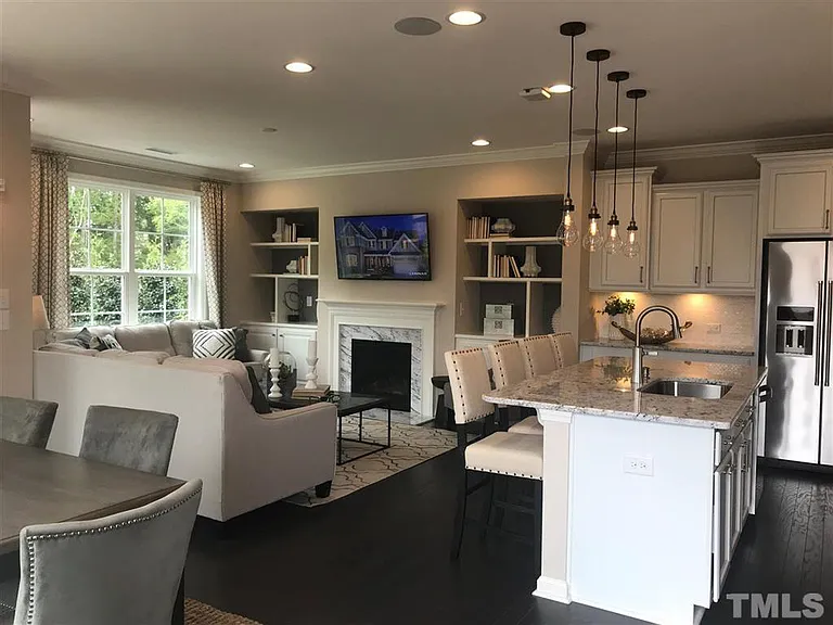 1120 Canyon Shadows Ct — Photo 3