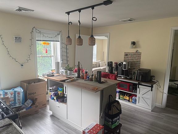 5th image of 40 Fort St