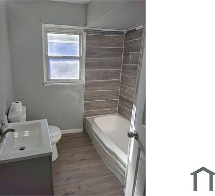 4th image of 9825 Winkler Dr