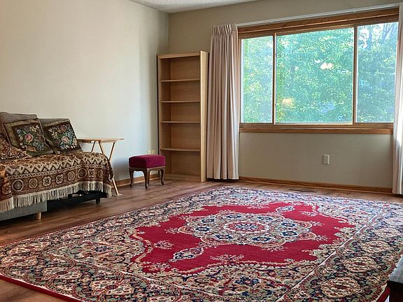 5th image of 619 Chalet Dr NW