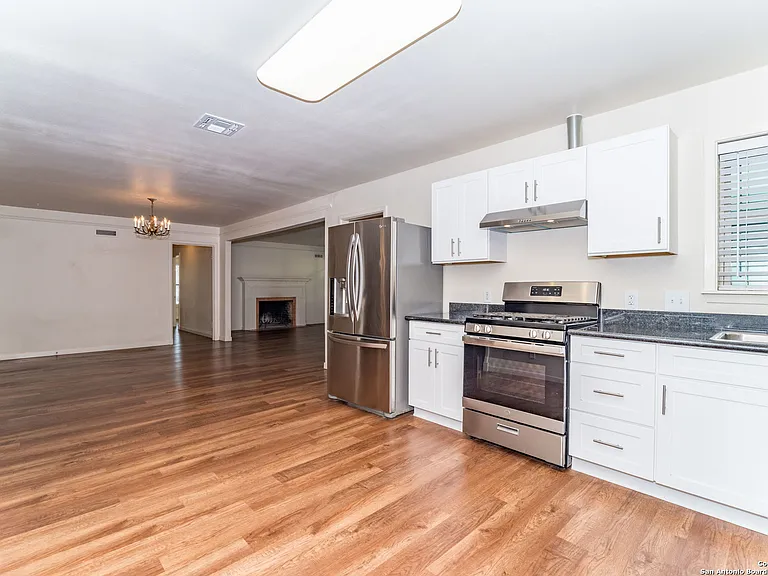 339 E Nottingham Dr — Photo 9