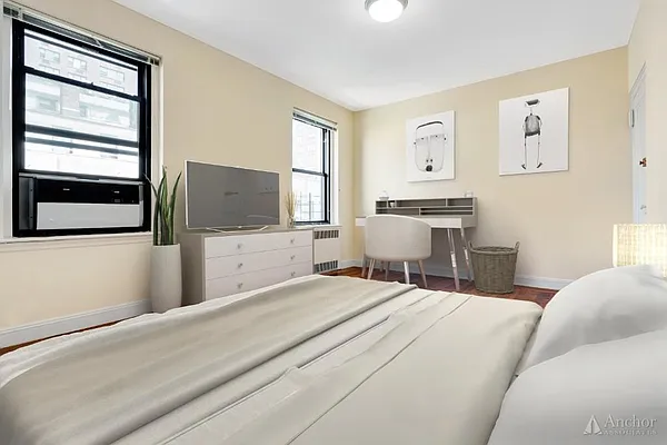 Rented by Anchor Associates | media 2