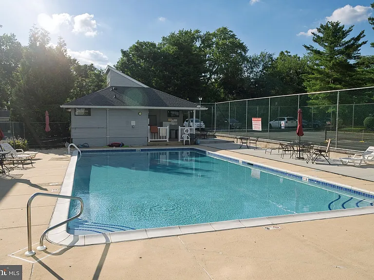 421 Park Place Dr — Photo 16