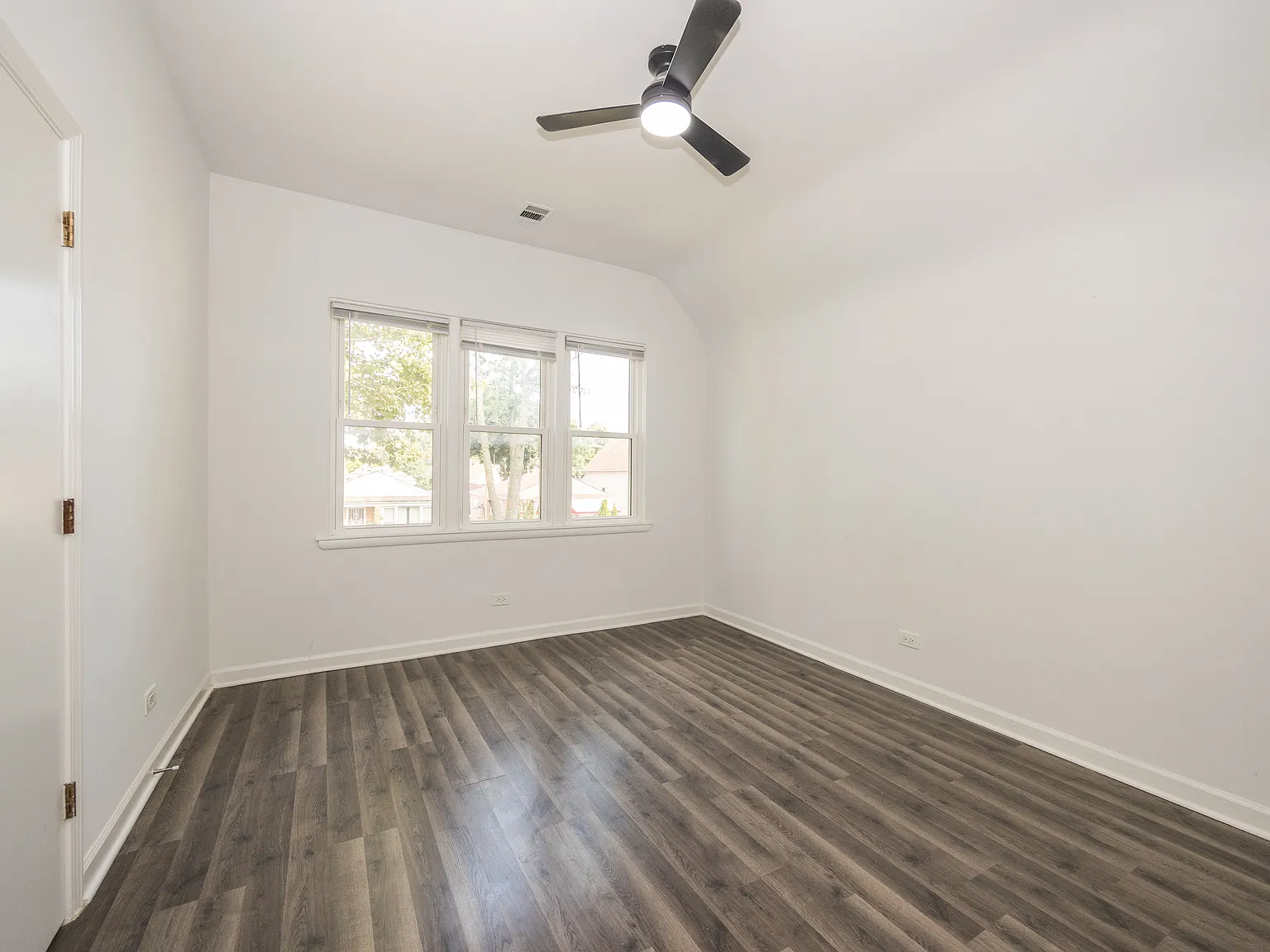 2 bed, 900 sqft, $1,800 — Photo 3