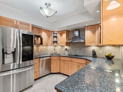 135 Franklin St APT 101, Stoneham, MA, 02180