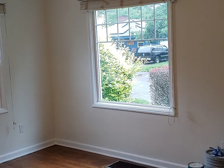 1002 N Watts St — Photo 5