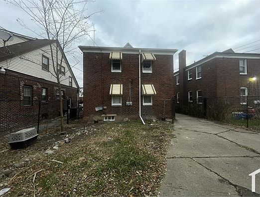 2nd image of 13909 Roselawn St