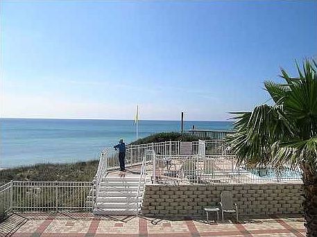 Hot tub with views of gulf