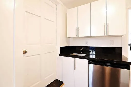 1057 Valencia St — Photo 5