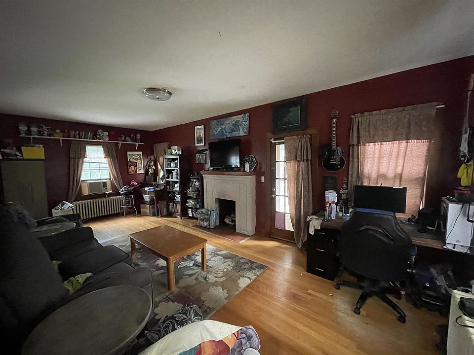 2nd image of 3405 Hillcrest Ave NW