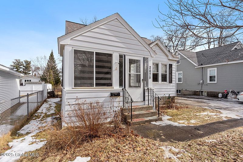 2nd image of 2075 Curry Road