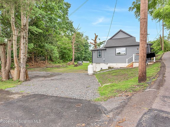 3rd image of 104 Willow St