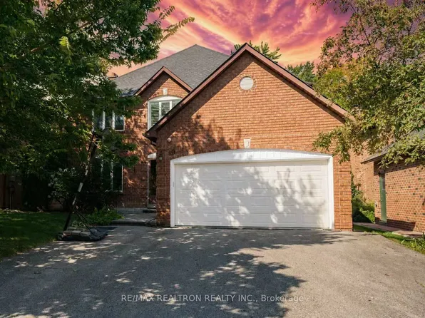 19 Prince Edward Blvd, Markham, ON L3T 7G3