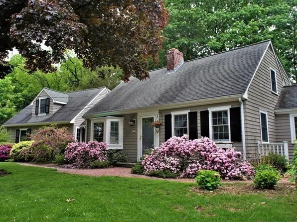 2270 Massachusetts Ave, Lexington, MA 02421