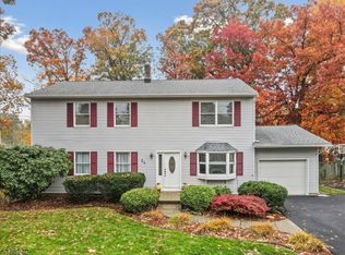 24 Apollo Dr, Oak Ridge, NJ 07438