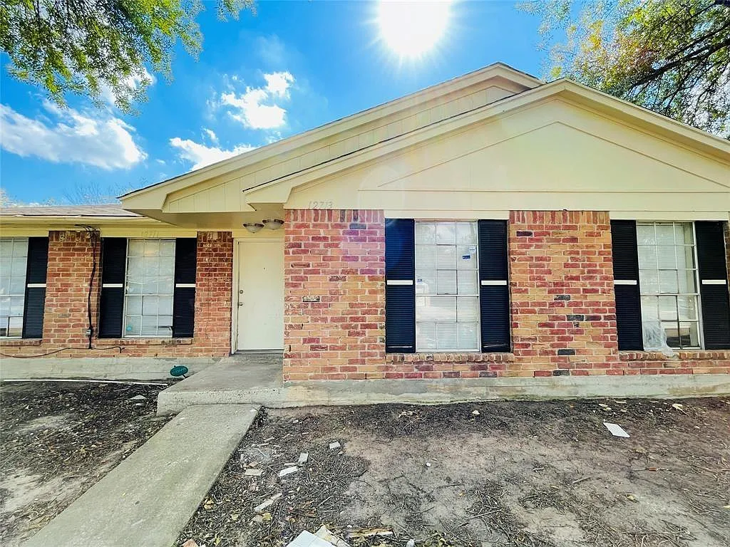 2 bed, 2.0 bath, 1300 sqft, $1,345 — Photo 2