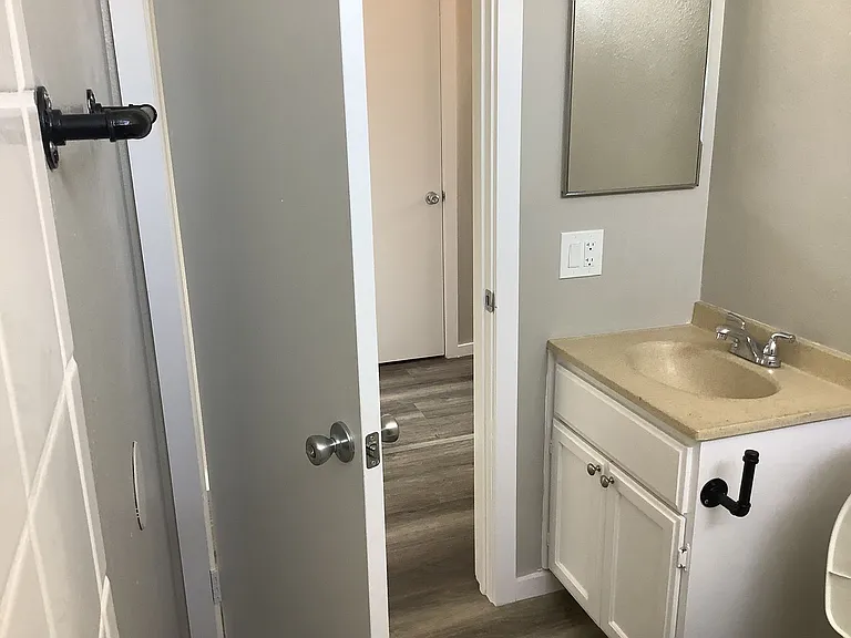 4576 Florence Ave — Photo 30