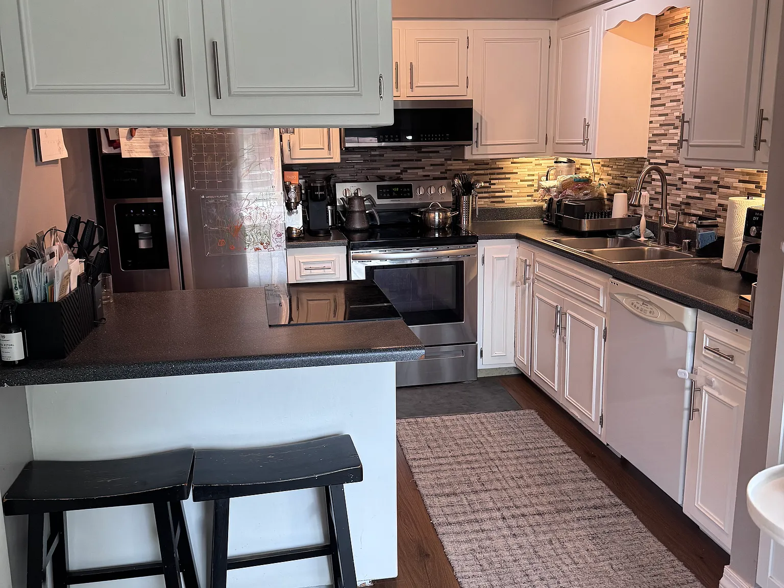 3 bed, 1350 sqft, $1,975 — Photo 3