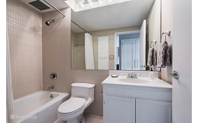 Rented by Douglas Elliman | media 4