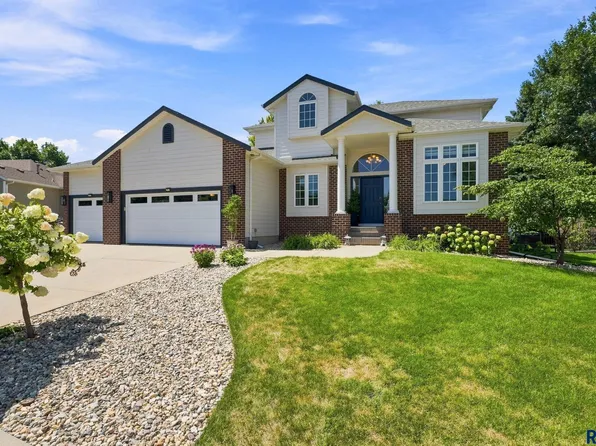7305 S Russet Dr, Sioux Falls, SD 57108