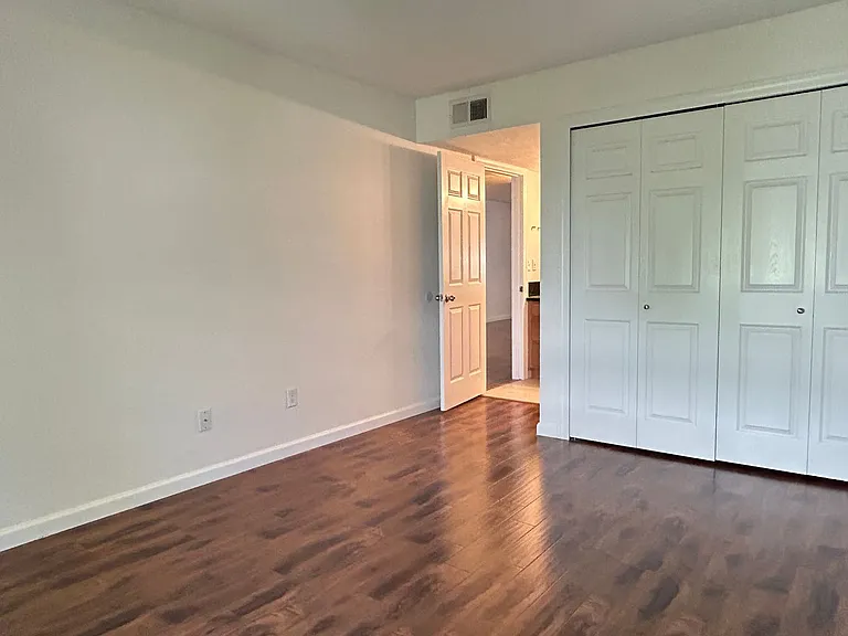 740 W Elm St #235 — Photo 11