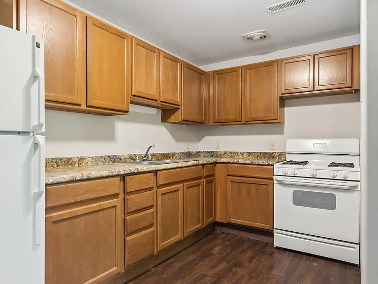 512 S Chicago Ave — Photo 5
