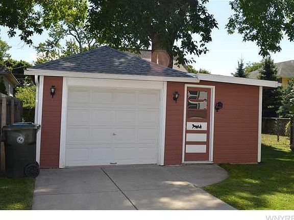 4th image of 63 Chipman Pl