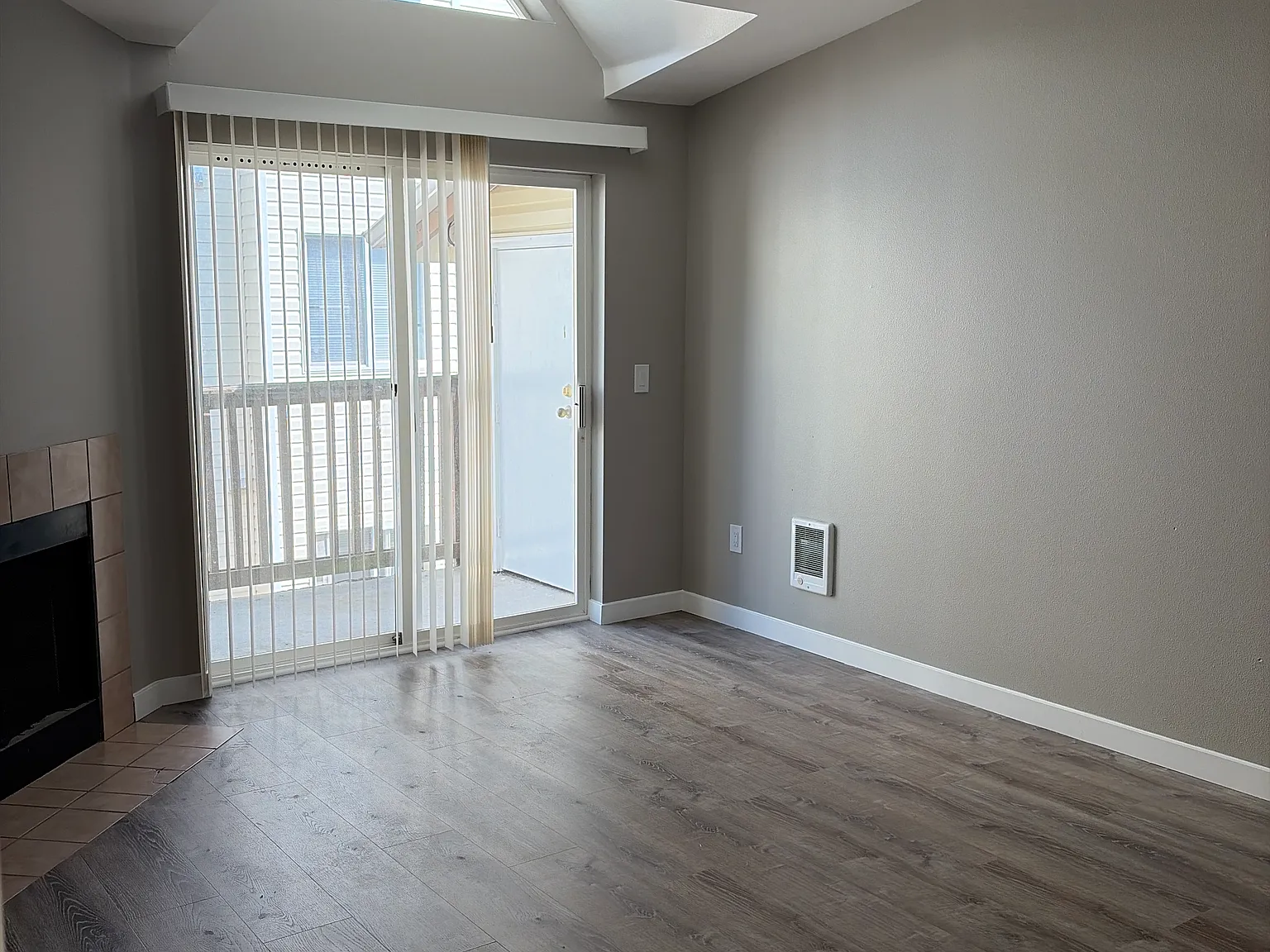 2 bed, 950 sqft, $2,039 — Photo 4