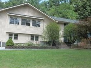408 Knob Hill Dr, Bristol, TN 37620
