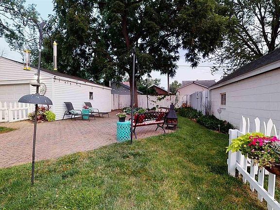 4th image of 810 E Seneca Pl
