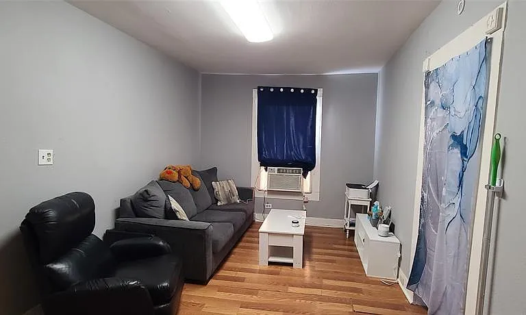 915 University Ave #A — Photo 2