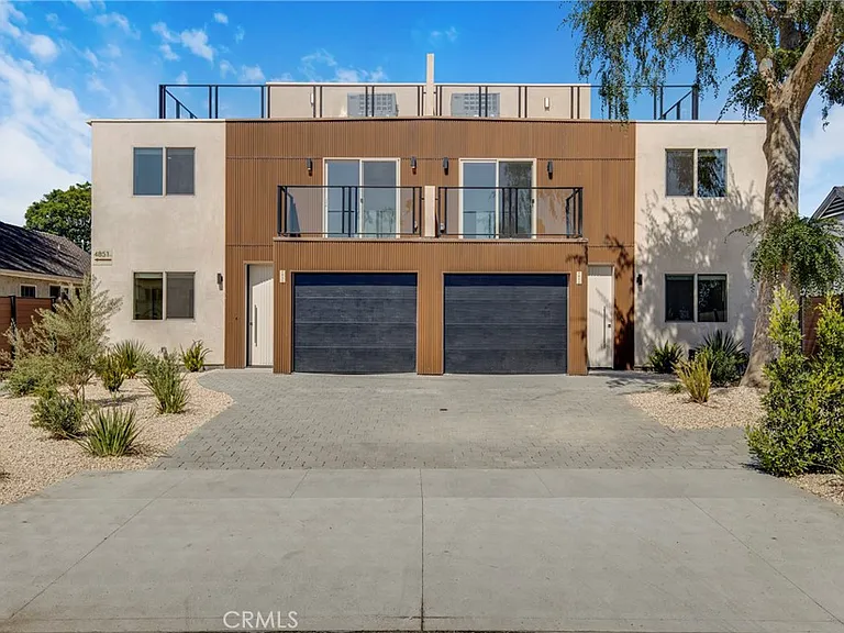4855 Woodman Ave — Photo 4