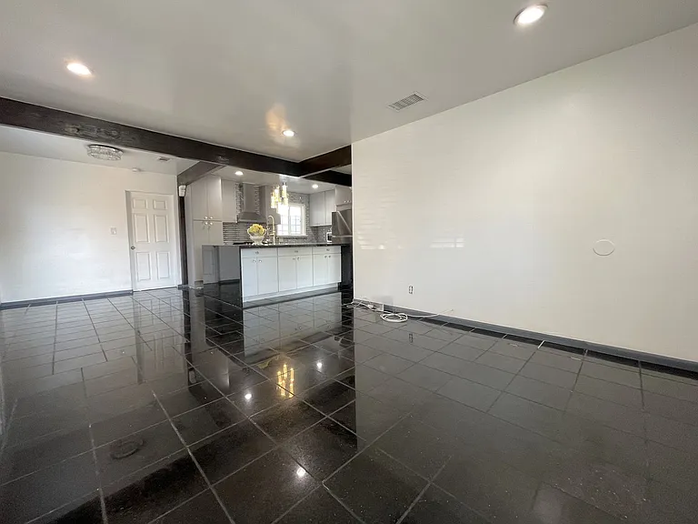 8824 Tyrone Ave — Photo 7