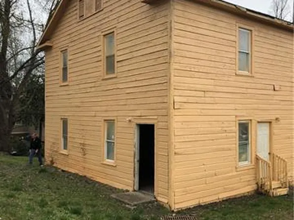 204 1st St SW, Hildebran, NC 28637