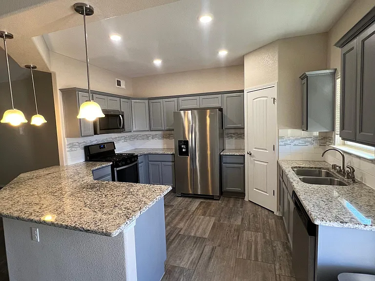 340 Isaias Ave — Photo 21