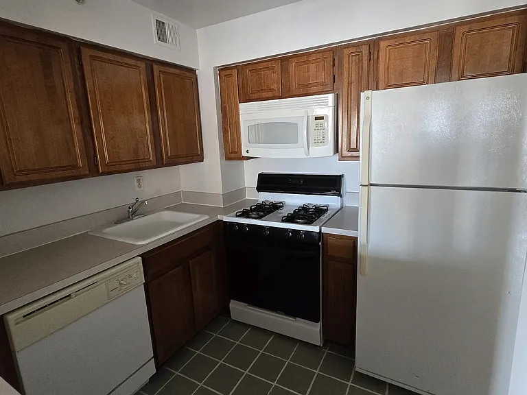14-56 31st Dr #5D — Photo 2