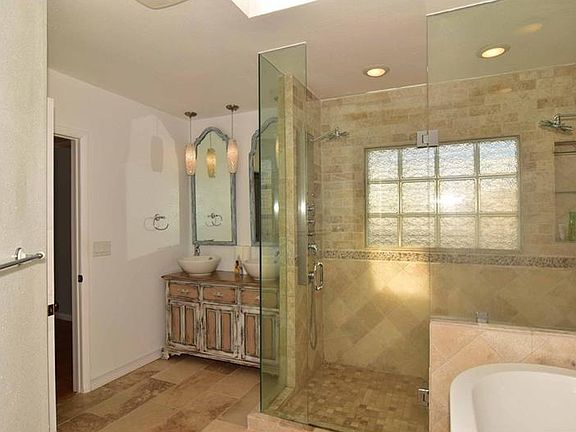3rd image of 1628 Golf View Dr