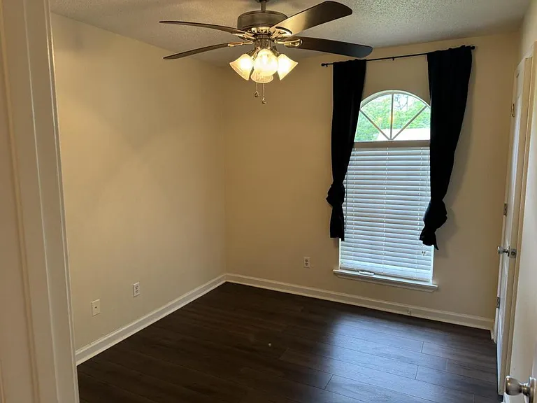 125 Brentwood Blvd — Photo 10