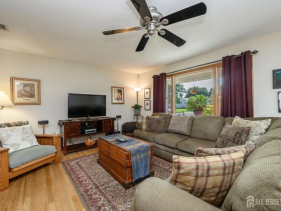 5th image of 1080 Aspen Dr