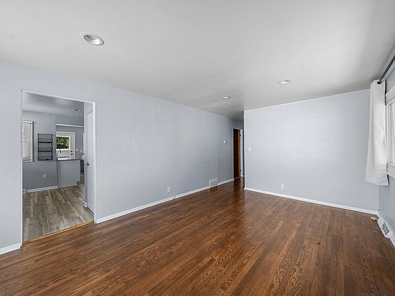 2nd image of 2618 Macarthur Ave