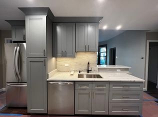 832 W George St APT 1R, Chicago, IL 60657