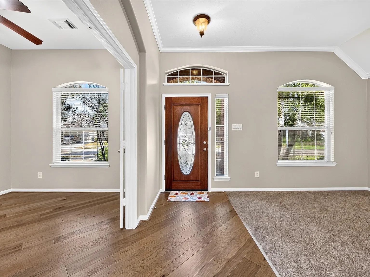 3 bed, 2.0 bath, 2342 sqft, $2,800 — Photo 2